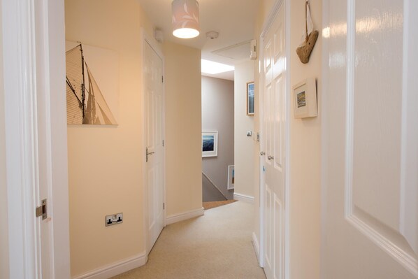 Interior - Bryns Eglwys: Pet-friendly two bed holiday apartment in Rhosneigr (Rhosneigr)