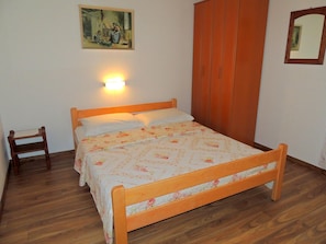 Casa, 4 quartos | Wi-Fi de cortesia, roupa de cama