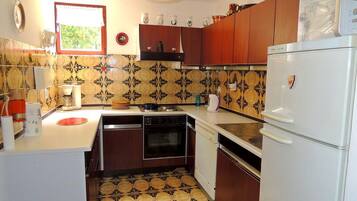 House, 4 Bedrooms | Dapur peribadi | Peti sejuk, ketuhar gelombang mikro, ketuhar, dapur