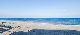 Up to 16 sleeps-pool-BBQ-garden-sea just crossing the street-Etna view- by SunTripSicily