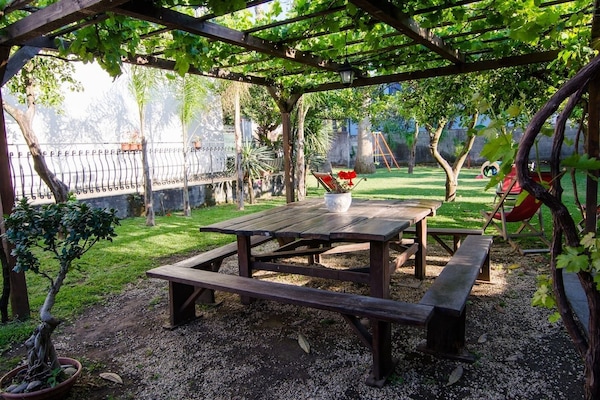 Private Garden with outdoor swimming pool - VILLA LUNA ROSSA - SUNTRIPSICILY COM