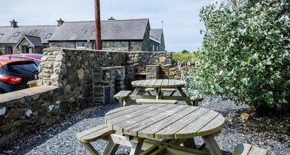 Ty Rhiannon: 1âBed First-Floor Apartment in Aberffraw | Managed by Anglesey Holiday Lettings