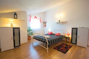 Apartamento, 1 quarto, vista para o mar (738 - 3) | Área de estar | TV