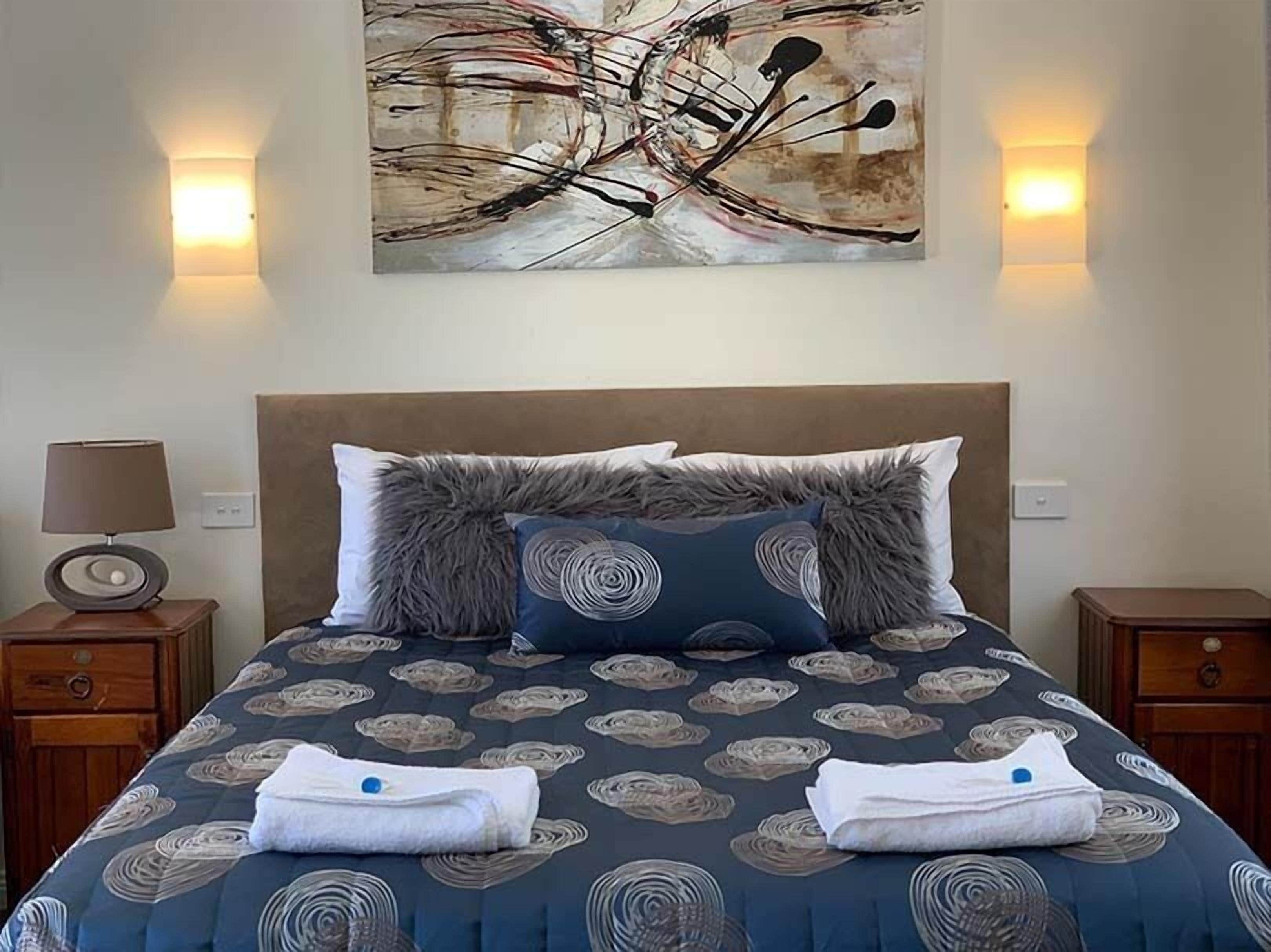 Superior dubbelrum - 1 queensize-säng - tillgänglighetsanpassat - utsikt mot trädgården | Strykjärn/strykbräda, barnsängar, gratis wi-fi och sängkläder