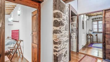 3 chambres, bureau, fer et planche Ă  repasser, accĂšs Internet