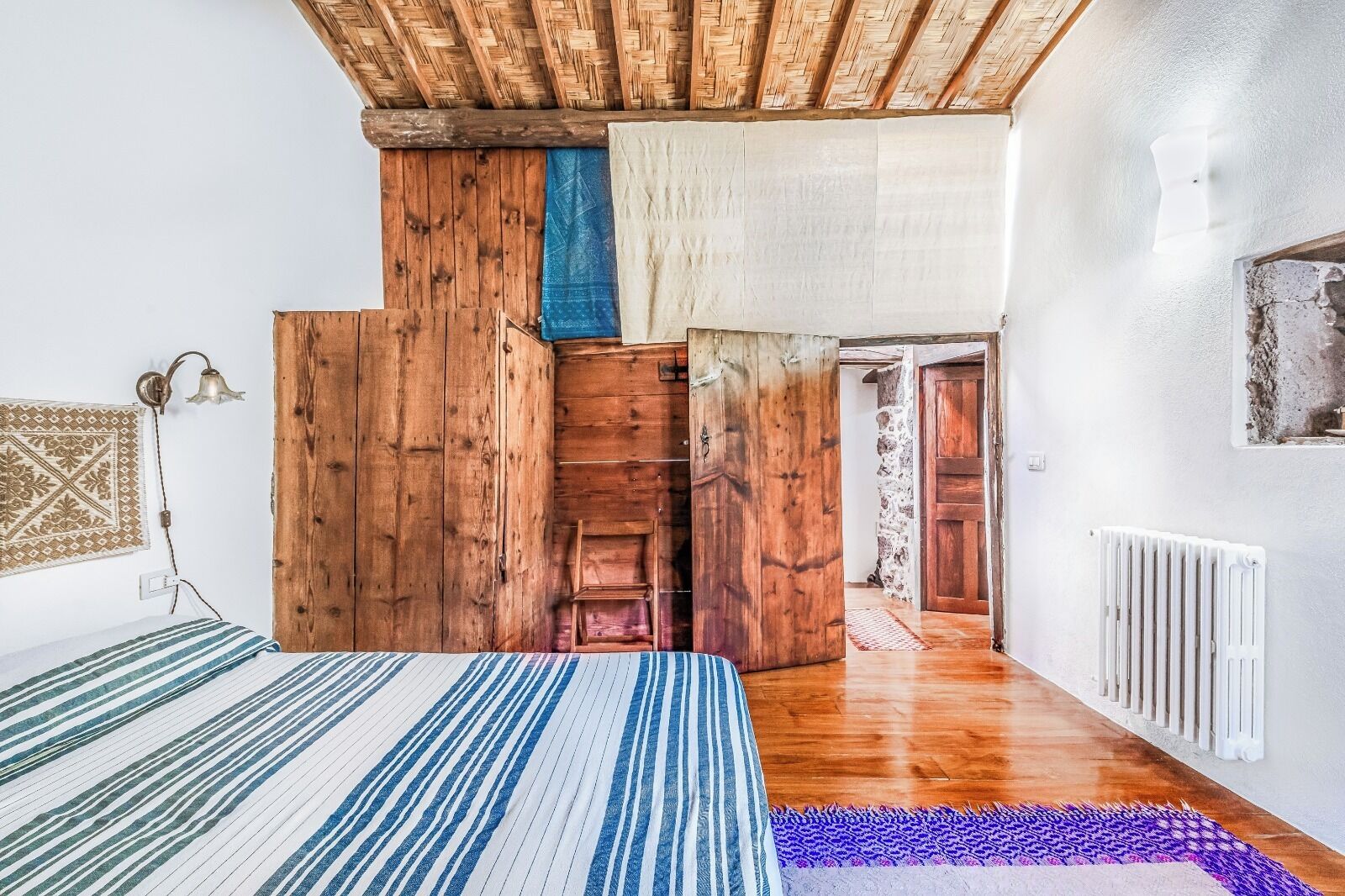 3 makuuhuonetta, työpöytä, silitysrauta/-lauta, internet