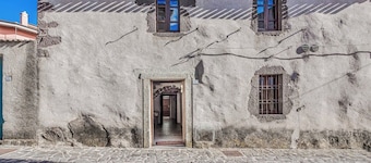 Ganske renovert landsbyhus med terrasse og to bad