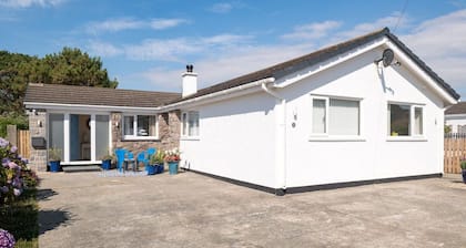 Chelford: Pet-friendly holiday home, for 6 in Rhosneigr