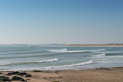 Pen y Bryn : Pet-Friendly 3‑Bed Cottage with Golf Access in Rhosneigr | Managed by Anglesey Holiday