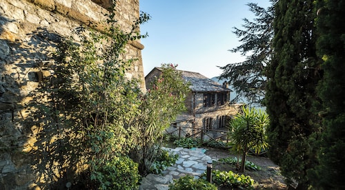 15th century castle, between Cinque Terre and Portofino, private pool, sea view