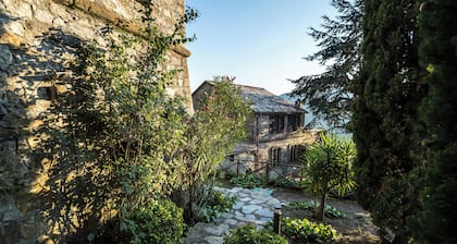 15th century castle, between Cinque Terre and Portofino, private pool, sea view