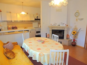 Standard Apartment, 1 Bedroom (285 - priz. L, veci) | Private kitchen | Fridge, stovetop, coffee/tea maker, cookware/dishes/utensils