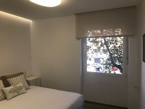 3 habitaciones, tabla de planchar con plancha, wifi y ropa de cama 