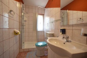 Douche, serviettes fournies