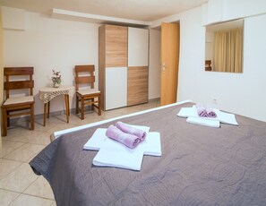 Departamento | 1 habitación, escritorio, tabla de planchar con plancha y wifi gratis 