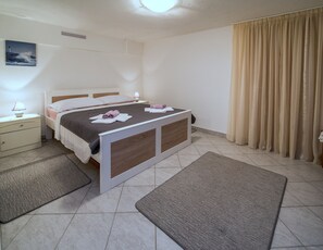 Departamento | 1 habitación, escritorio, tabla de planchar con plancha y wifi gratis 