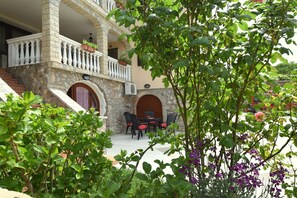 Apartment | Terrace/patio