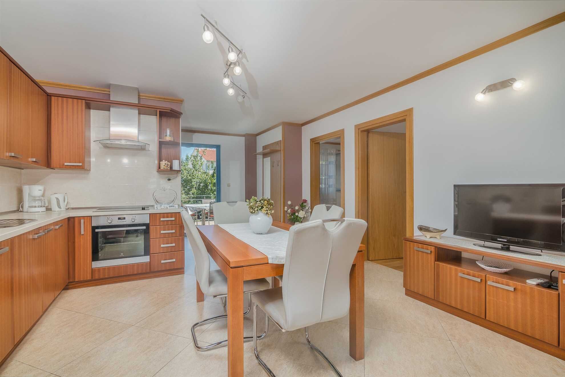 Fridge, oven, dishwasher, coffee/tea maker