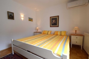 Free WiFi, bed sheets