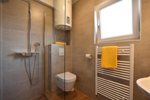 Douche, serviettes fournies