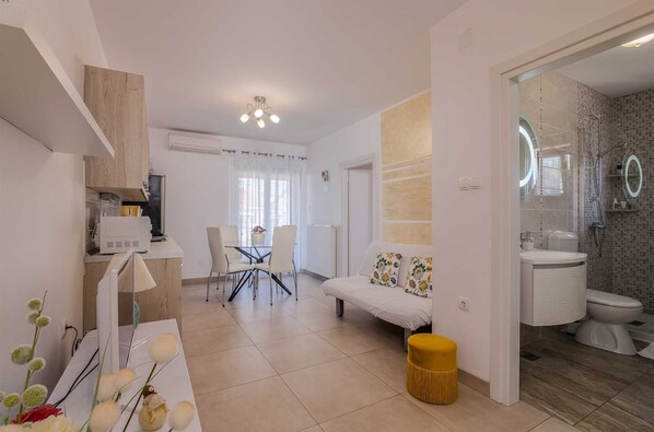 Interior - Apartment Prendivoj near the Sea (Porat)