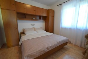 1 室のベッドルーム、WiFi (無料)、ベッドシーツ