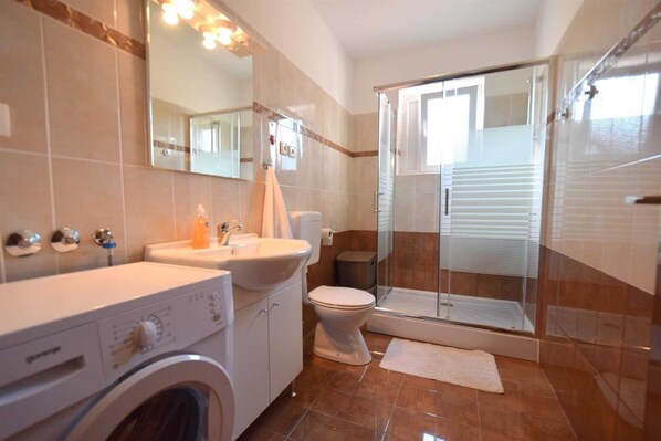 Shower, towels
