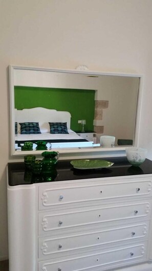 1 bedroom, iron/ironing board, travel cot, WiFi