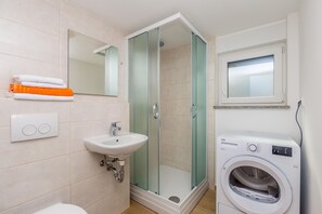 Bathroom - Villa Olive Nika with Pool (Malinska-Dubasnica)
