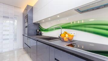 Luxury-Villa, 3 Schlafzimmer, eigener Pool | Eigene Küche | Großer Kühlschrank, Mikrowelle, Ofen, Herdplatte