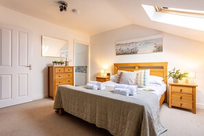 3 bedrooms, iron/ironing board, travel cot, free WiFi - Ancones: Modern 3-Bed Coastal Home in Rhosneigr | Anglesey Holiday Lettings (Rhosneigr)