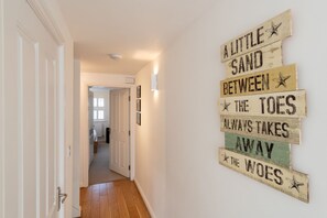 Interior - Ancones: Modern 3-Bed Coastal Home in Rhosneigr | Anglesey Holiday Lettings (Rhosneigr)