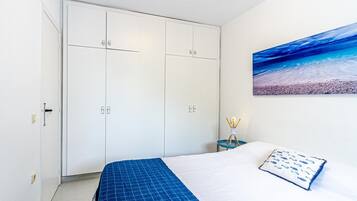 1 bedroom, internet, bed sheets