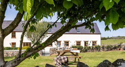 Y Stabl: 2‑Bed Cottage Sleeping 5 in Llanfaelog | Managed by Anglesey Holiday Lettings