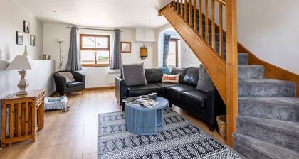 Y Stabl: 2‑Bed Cottage Sleeping 5 in Llanfaelog | Managed by Anglesey Holiday Lettings