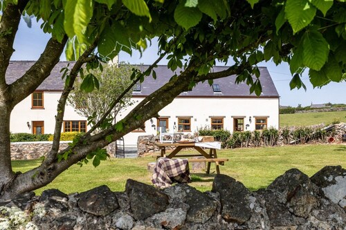 Y Stabl: Pet-friendly cottage with stunning views