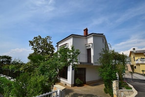 Exterior - Apartment Mirjana on the first floor (Malinska)