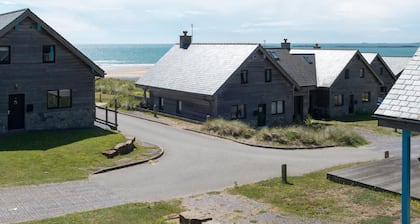 Porth Crigyll - ein freistehendes Haus mit 3 Betten, das Platz für 6 Gäste in 3 Schlafzimmern bietet