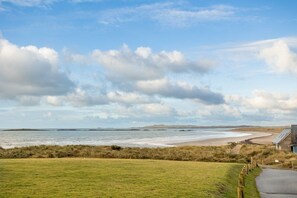 Stunning view from Porth Crigyll towards Crigyll Beach and the dunes, beachfront holiday cottage sleeping six in Rhosneigr, Anglesey - Porth Crigyll: Beachfront holiday cottage on Anglesey (Rhosneigr)