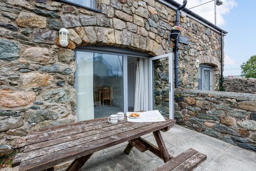 Ty Arthur: Ground-Floor Apartment for Two in Aberffraw | Managed by Anglesey Holiday Lettings