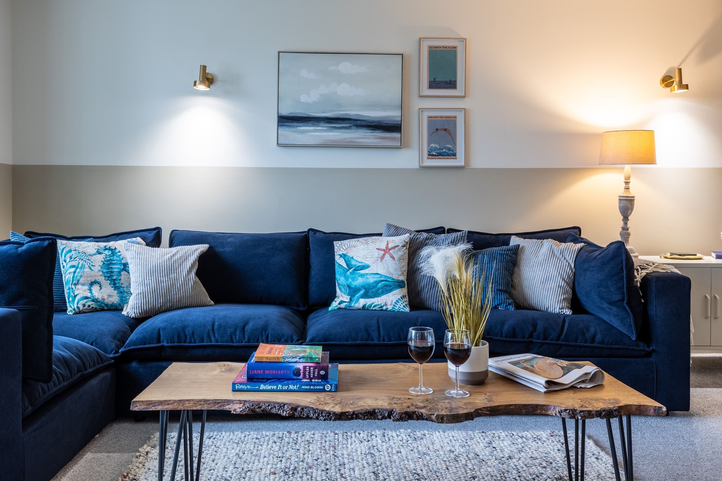 Fernseher, Kamin, DVD-Player