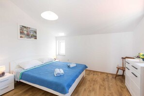 1 bedroom, free WiFi, bed sheets - Apartment Nino 5 with balcony (Malinska)