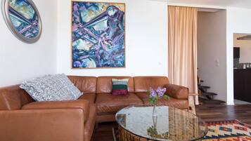 Televisión y chimenea