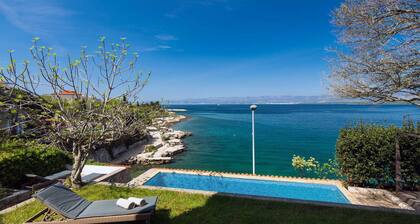 Villa Valica with pool and sea view