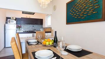 Refrigerador, microondas, horno y lavavajillas