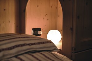 1 bedroom, internet, bed sheets