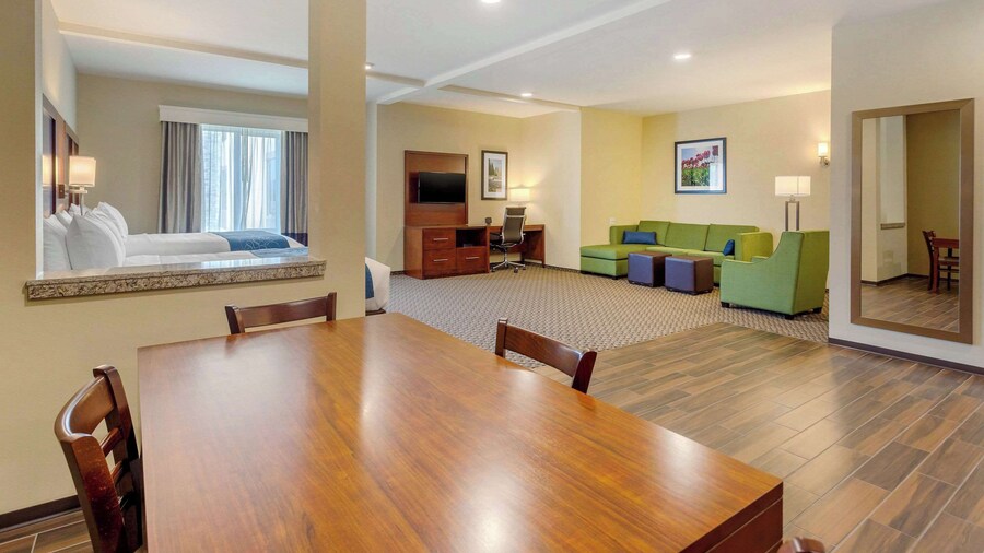 Comfort Suites Burlington near I-5