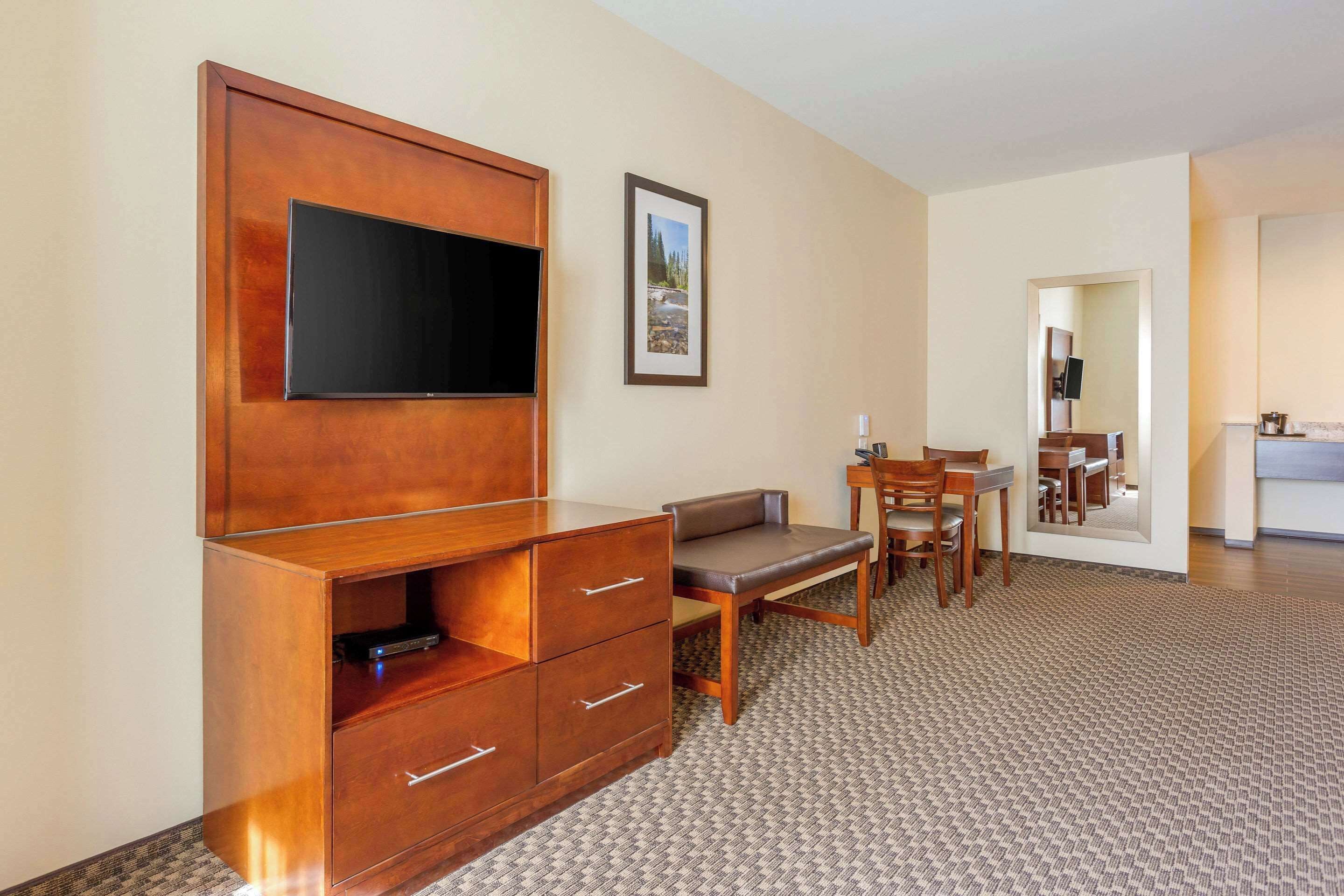 down duvets, pillow-top beds, desk, laptop workspace