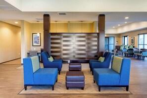 Lobby - Comfort Suites Burlington near I-5 (Burlington)