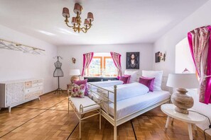 6 habitaciones, tabla de planchar con plancha, cuna de viaje y wifi 